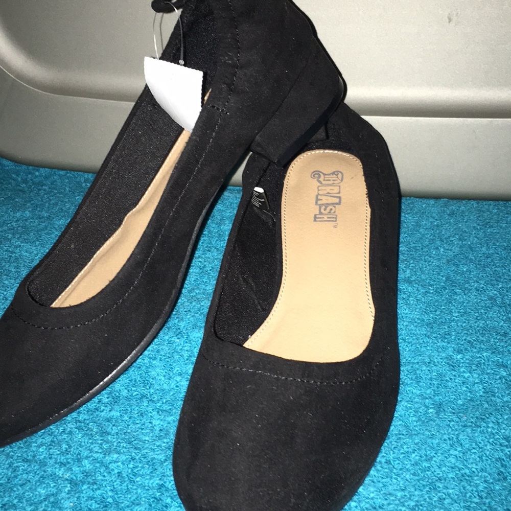 🌹🌹Gorgeous NWT Suede Black Beauty 1-2” Heels - Picture 2 of 5